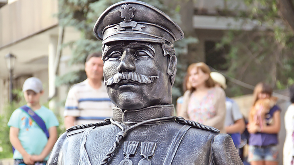 Памятник городовому Гришину установили в 2015 году