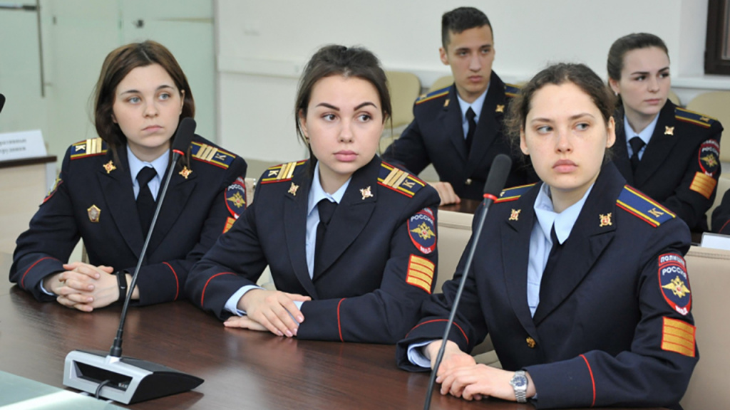 Семинары и круглые столы, проводимые здесь, получили известность за пределами университета