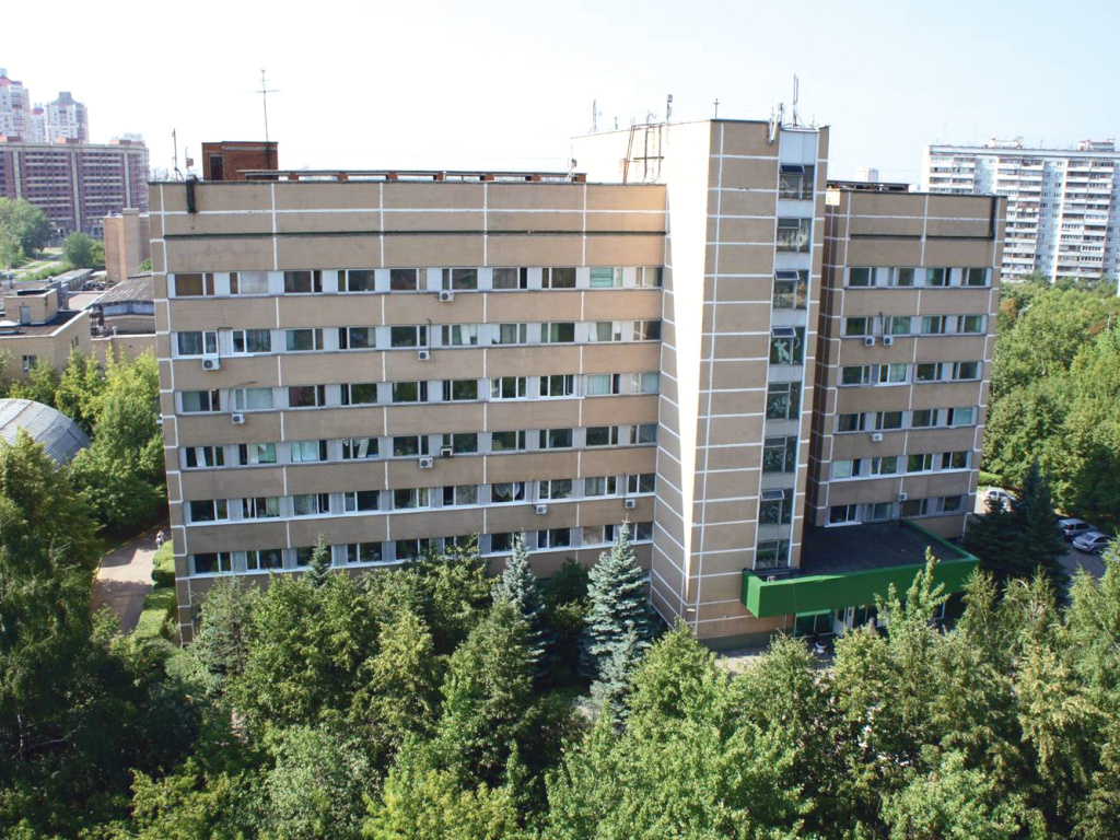 На фото: Здание поликлиники