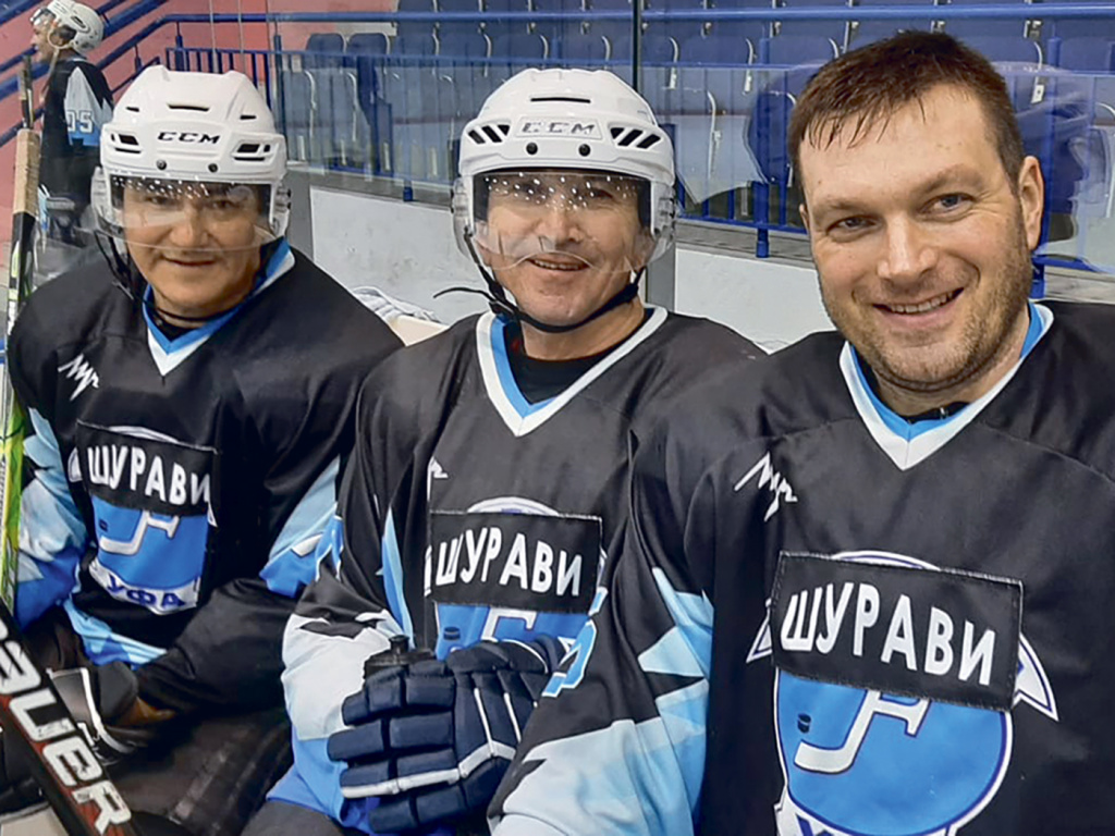 Фото из личного архива Евгения Цветкова / В свободное от службы время - игра в хоккей