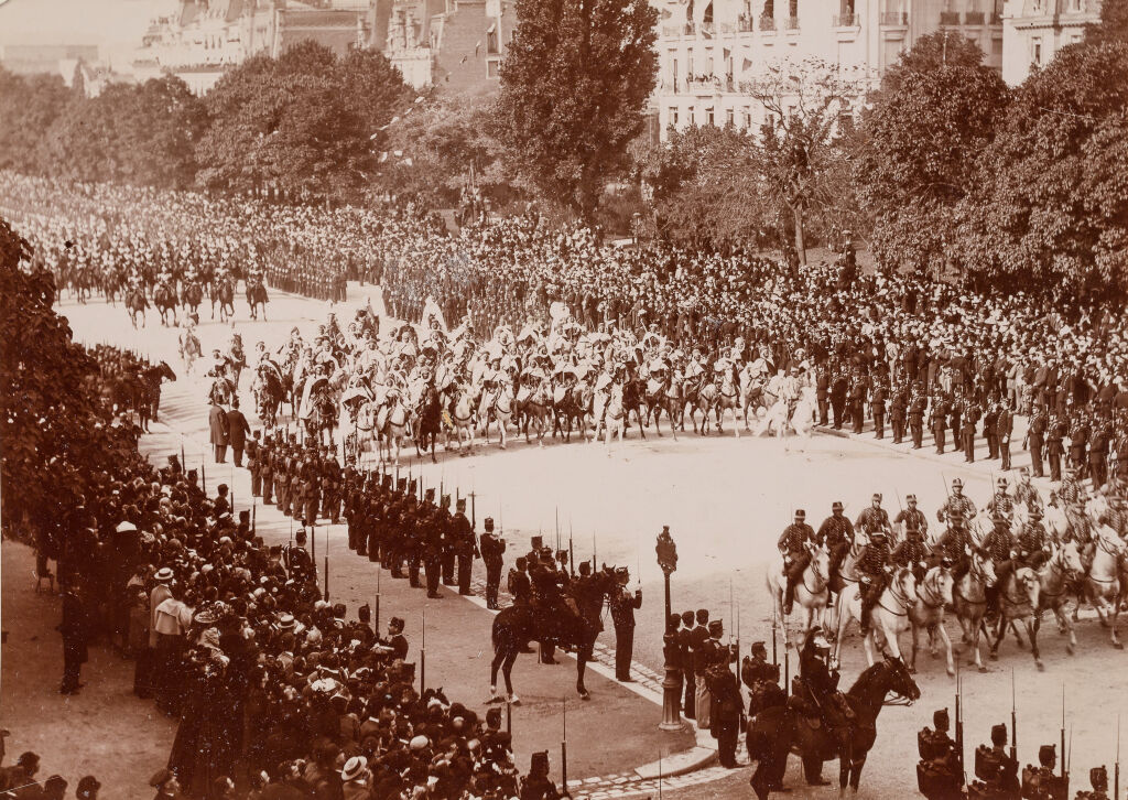 Торжественный эскорт императора Николая II. Париж, 1896 г.