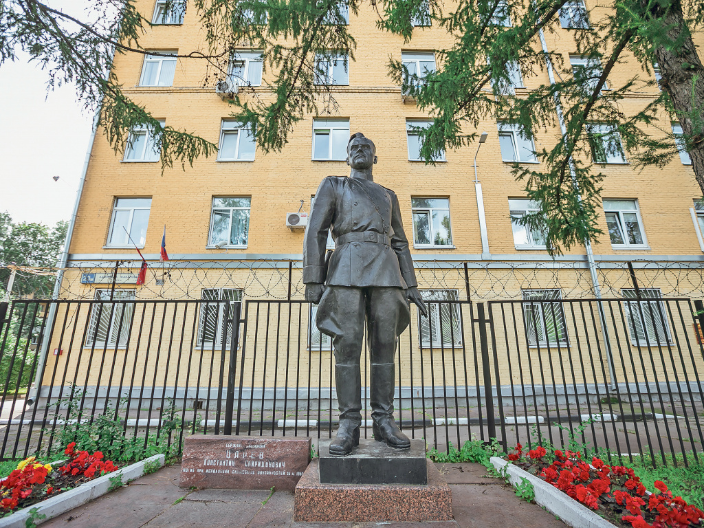 Памятник Константину Царёву: г. Москва. Открыт в 1990 году. Скульптор Вилен Постнов