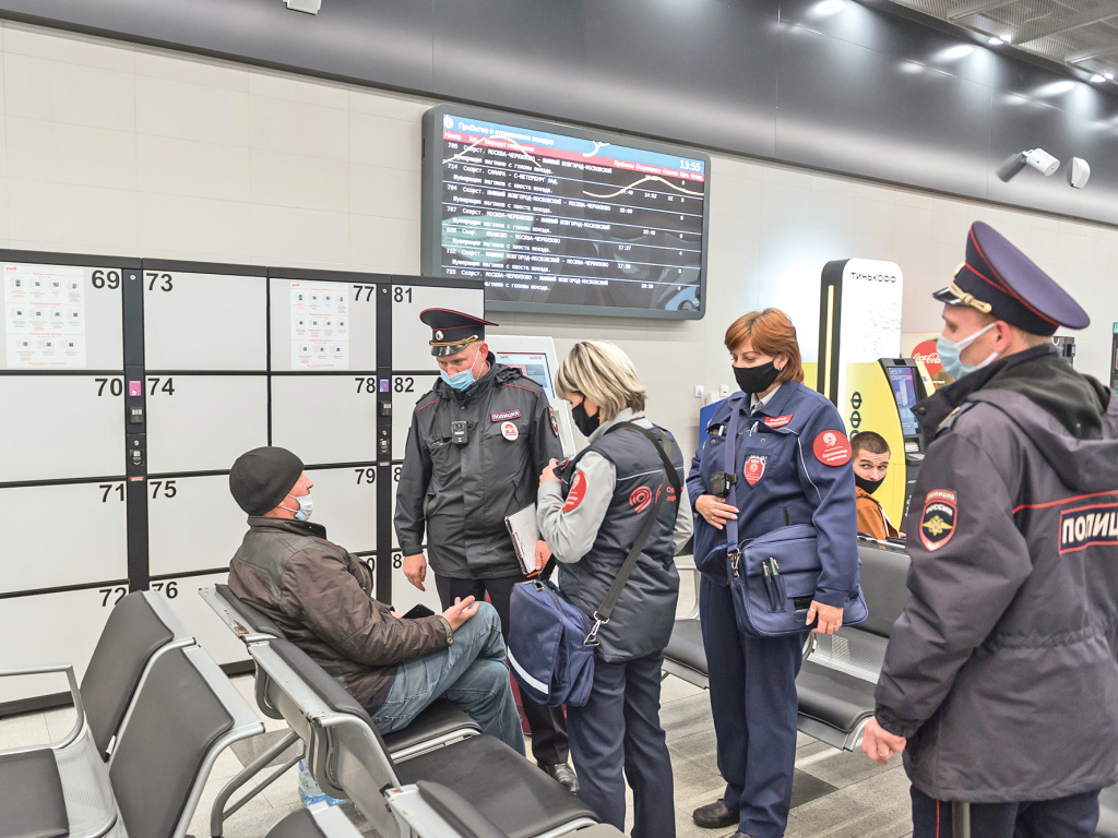 Фото: Элеоноры Марченко / В здании железнодорожного вокзала