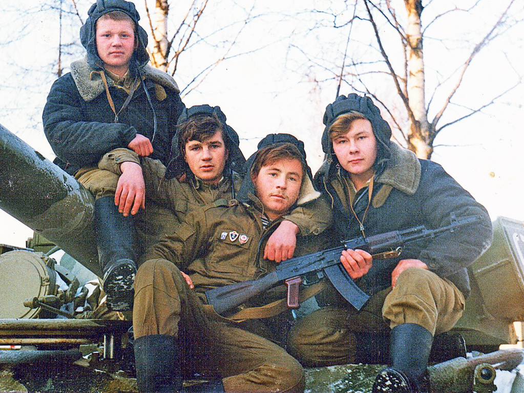 Александр Губарев с армейскими товарищами