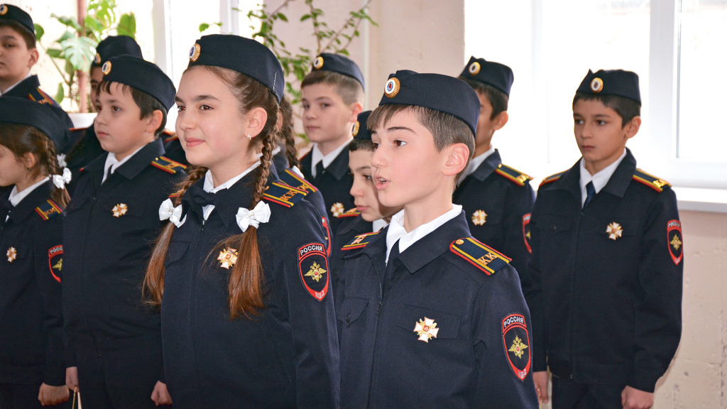 Кадетский строй тоже предполагает дисциплину и выправку