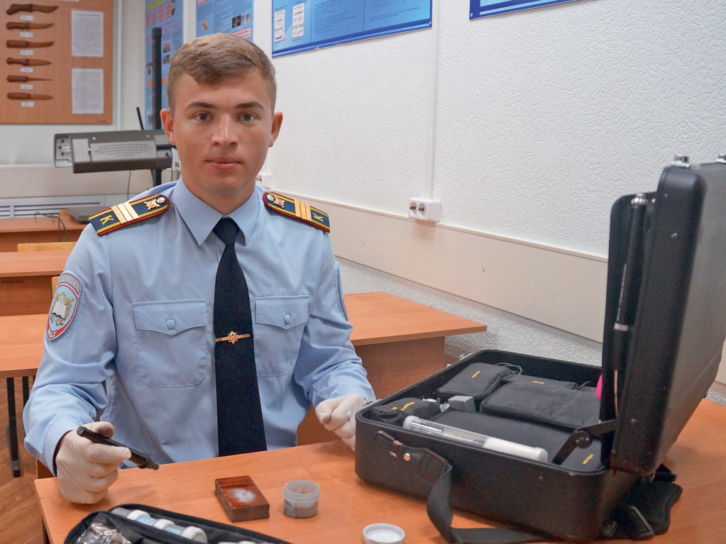 Курсант 4-го курса факультета подготовки специалистов по программам высшего образования Сибирского юридического института МВД России сержант полиции Руслан Хутиев