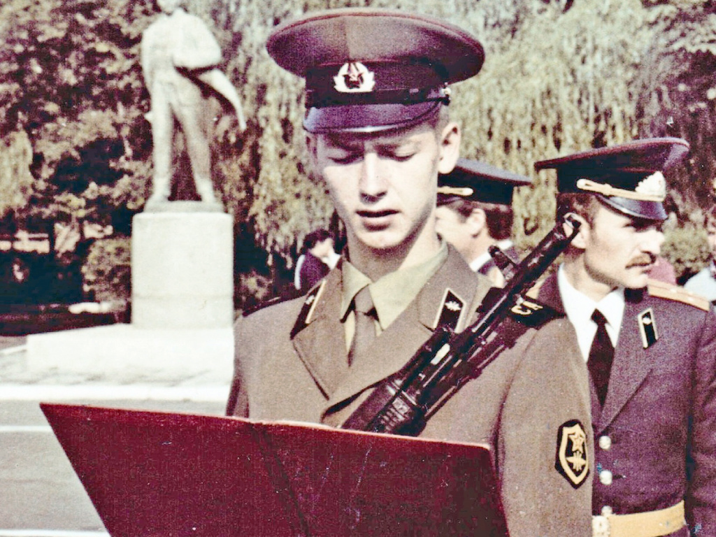 Принятие военной присяги в 1985 году