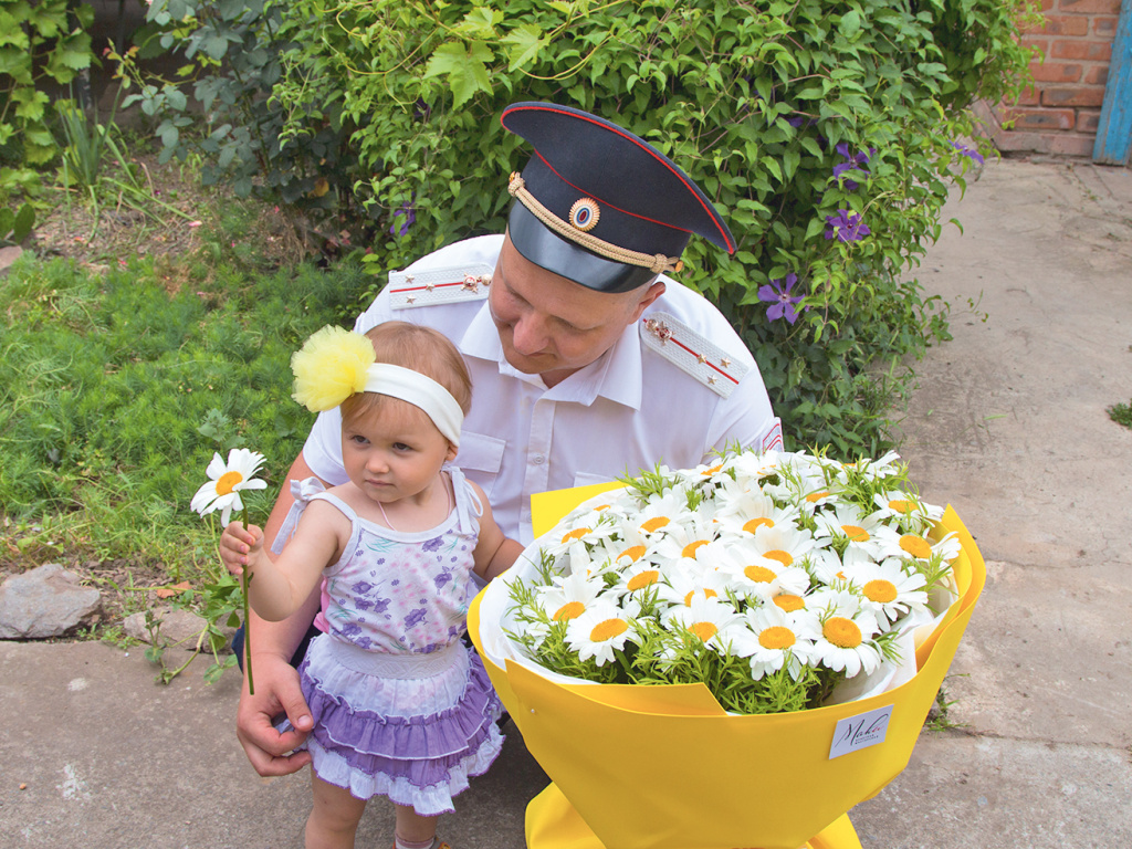 Ромашки - символ праздника - для любимицы Виктории