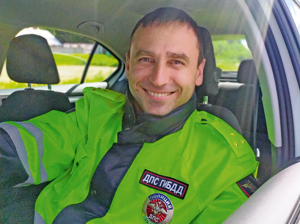 ...и счастливчик Виталий Коновалов