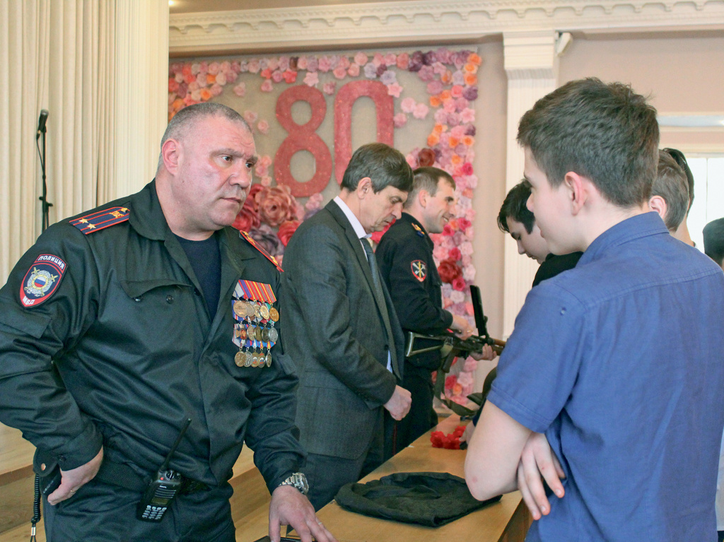 Участник боевых действий Пузырёв часто проводит уроки мужества в школах