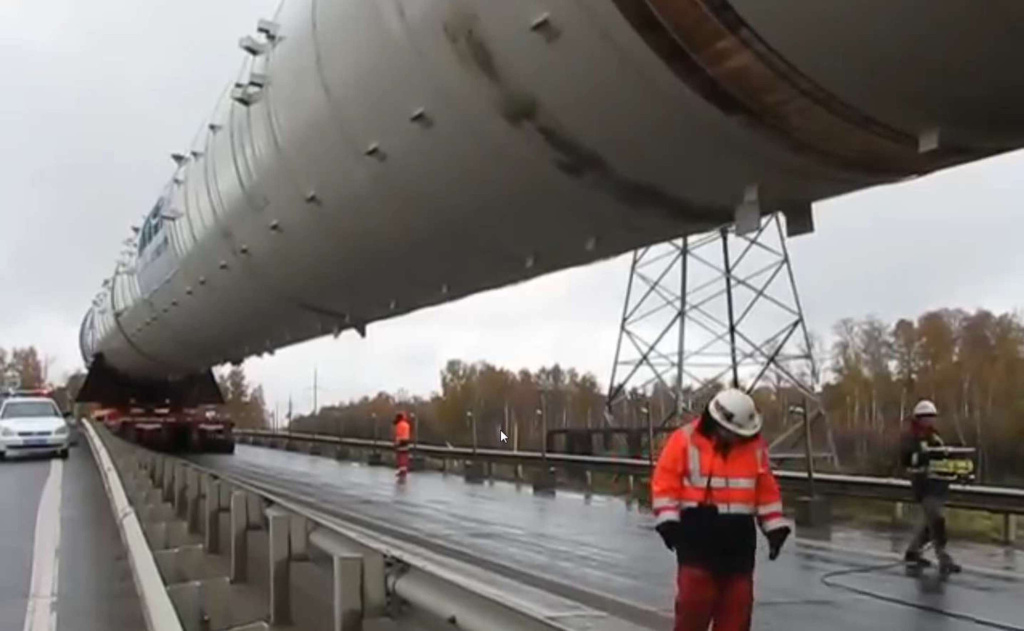 Екатерины Митрофановой / Транспортировка колонны длиной в 102 метра
