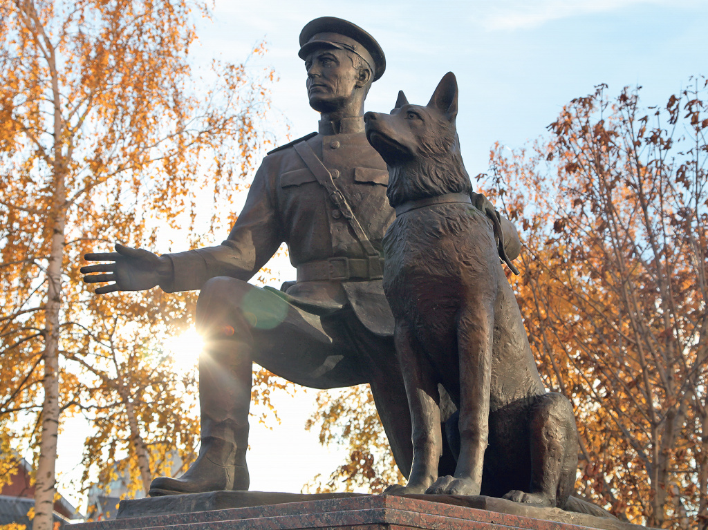 Памятник Фёдору Хихлушке: г. Белгород. Открыт в 2010 году. Скульптор Олег Киевский