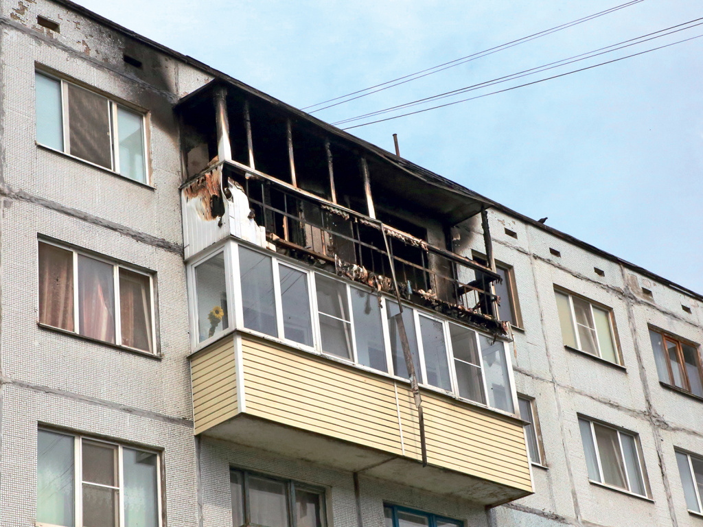 Квартира на 5-м этаже полностью выгорела