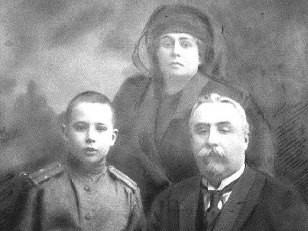 С женой Зинаидой Александровной и младшим сыном Дмитрием, 1914 год