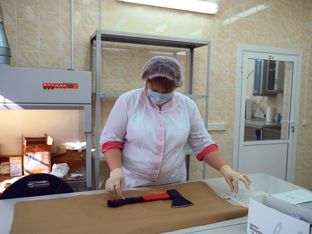 Работа в стерильном кабинете кипит