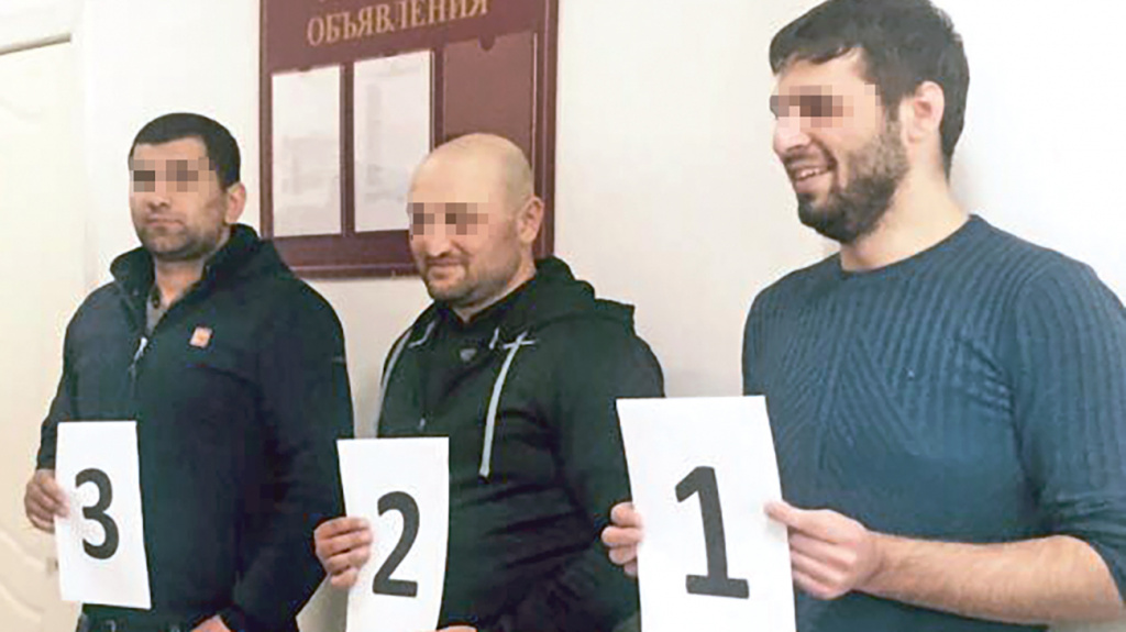 Следственные действия. Потерпевшие с лёгкостью опознавали Яниса (крайний справа)