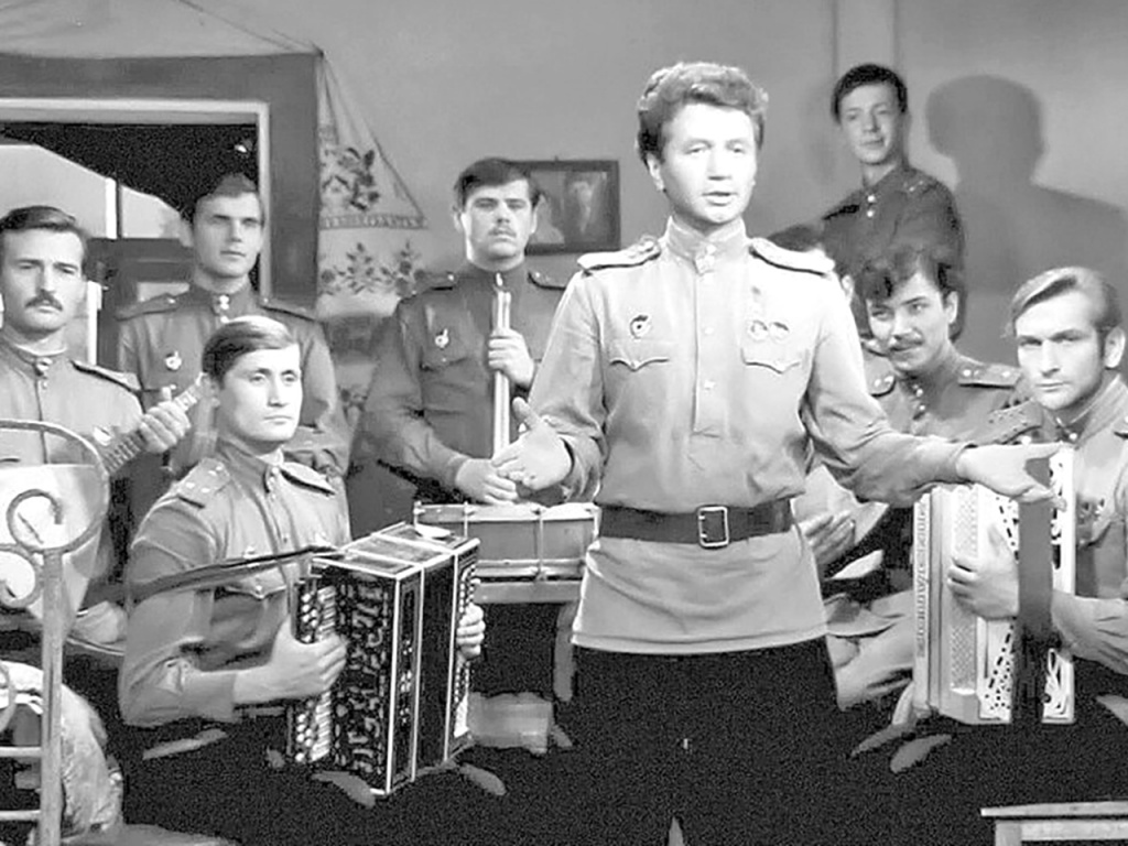 «В бой идут одни старики». Леонид Быков стал сценаристом, режиссёром и исполнителем главной роли