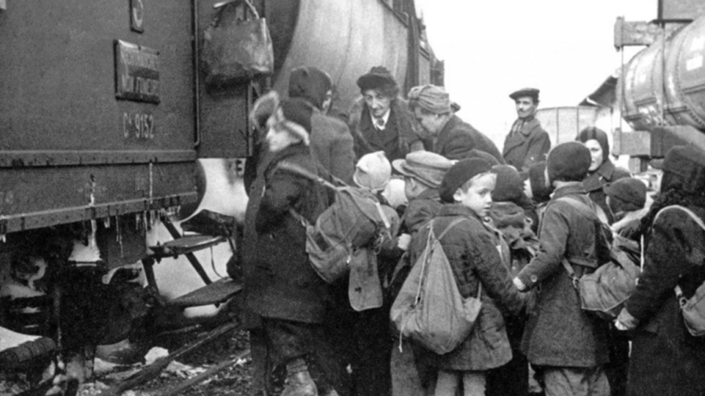 Фото: Эвакуация детей, 1941 год
