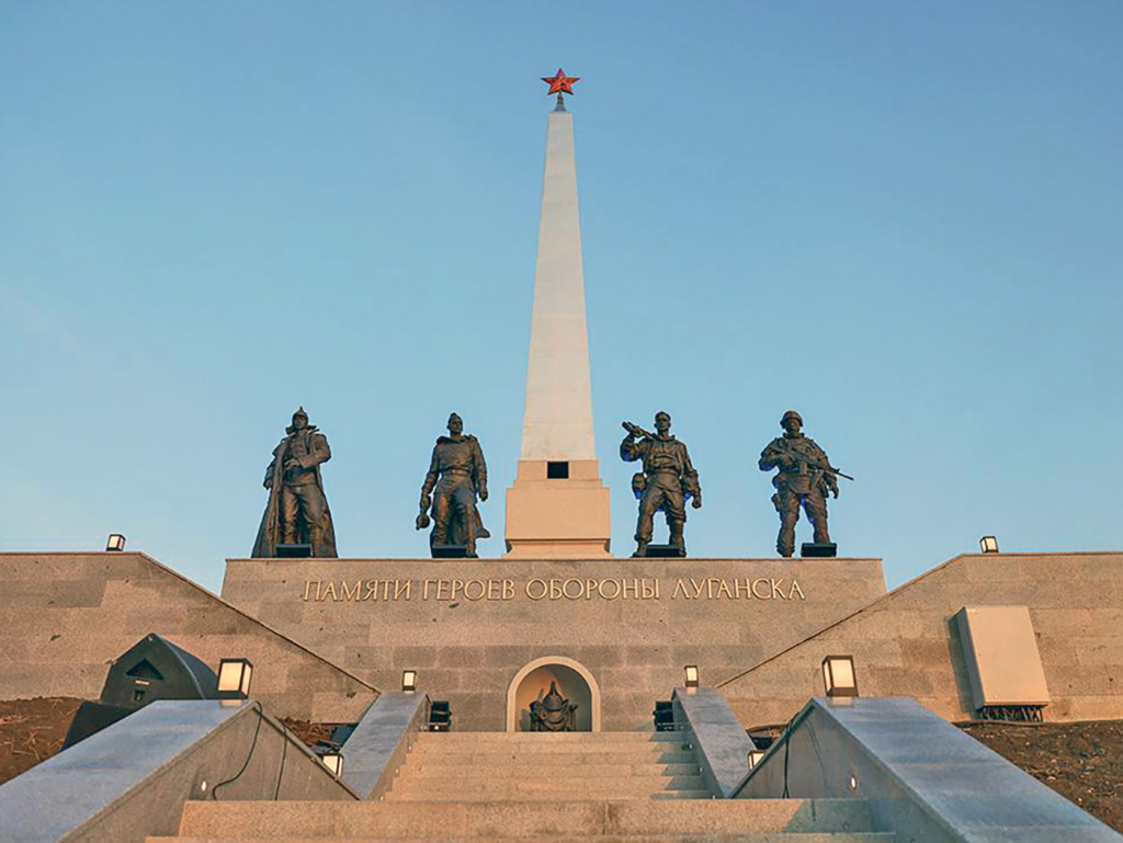 На мемориале установлены памятники солдатам четырёх поколений