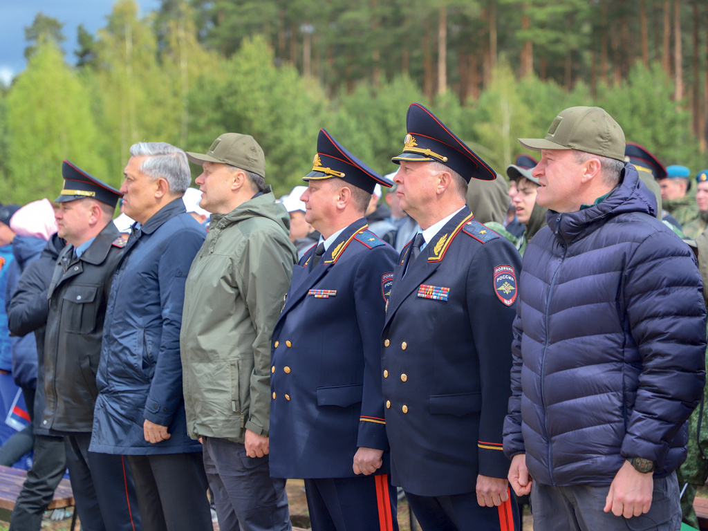 Фото: инициатором проведения патриотического похода стало руководство УМВД России по Псковской области