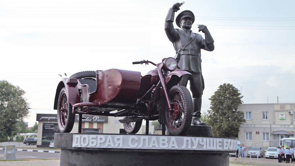 Памятник Павлу Гречихину: г. Белгород. Открыт в 2004 году. Скульптор Анатолий Шишков