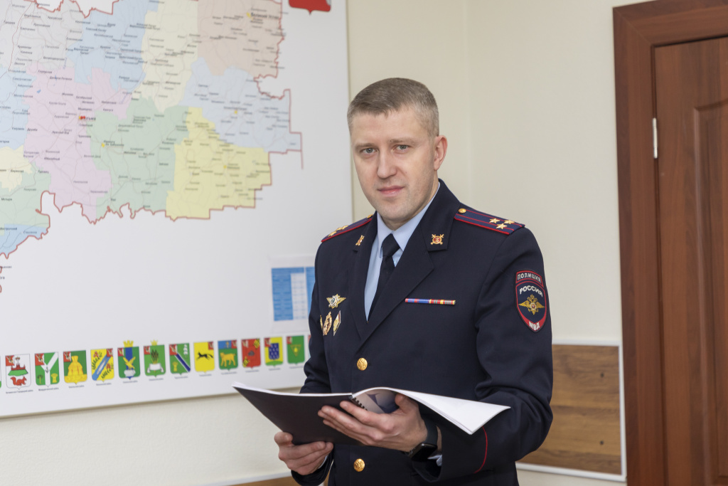 На фото Заместитель начальника УМВД России по Вологодской области – начальник полиции полковник полиции Александр Дерягин