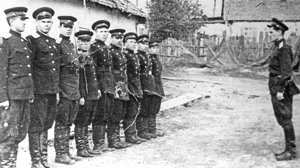 Сотрудники транспортной милиции на разводе