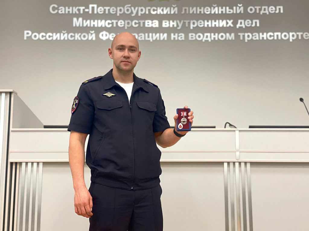 Фото пресс-службы ГУ МВД России по г. Санкт-Петербургу и Ленинградской области / Александр Кальницкий - почётный донор России