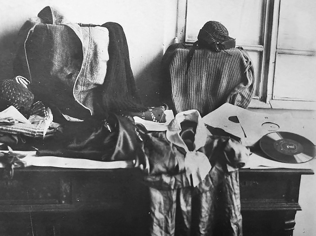 Фото: Вещи Прониной, изъятые у Розова