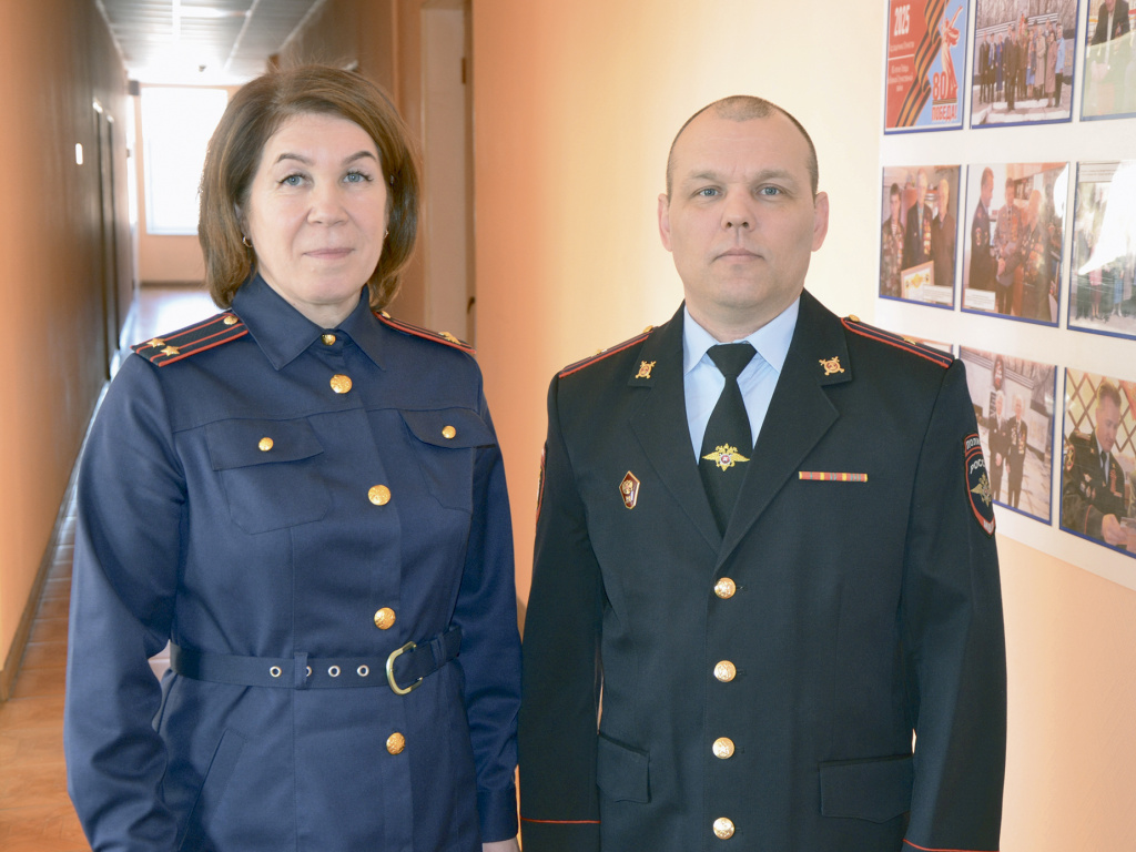 Фото: Людмилы Дмитриевой / На фото: подполковник юстиции Татьяна Лыгалова и майор полиции Виктор Порошин
