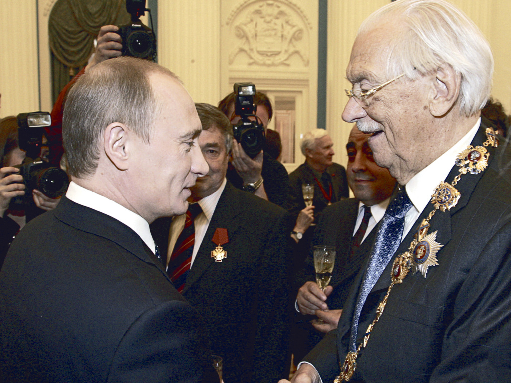Михаила Клементьева / Президент России Владимир Путин и Сергей Михалков после торжественной церемонии вручения наград в Кремле. 2008 год