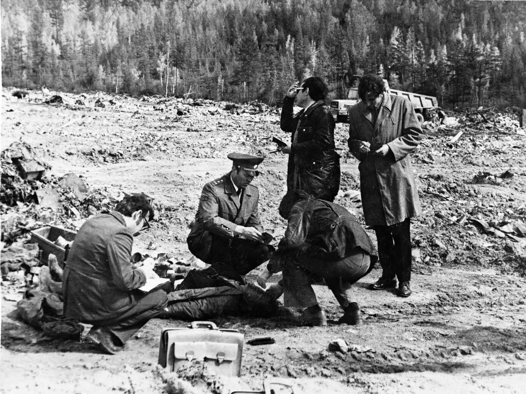 На фото: Оперативная группа УМВД СССР на БАМстрое на месте происшествия, 1983 г.