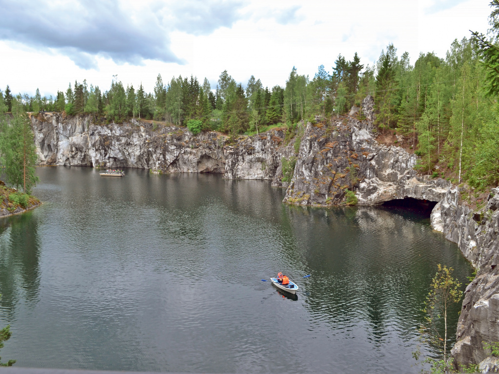 В парке Рускеала