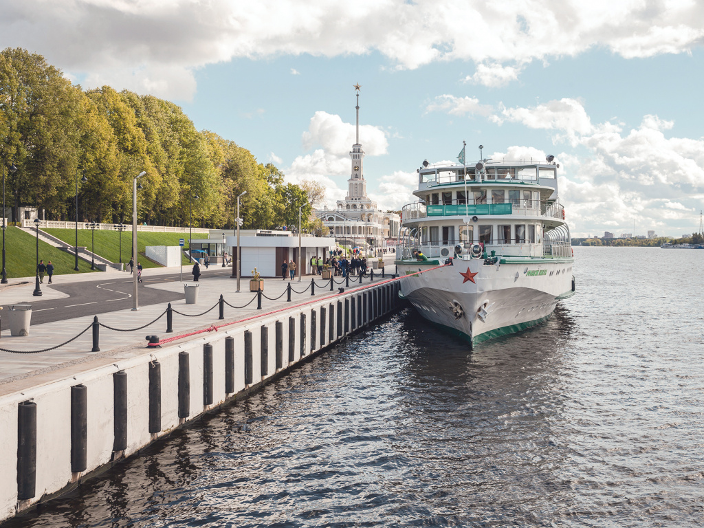 Набережная и прилегающий к ней парк полюбились жителям и гостям столицы
