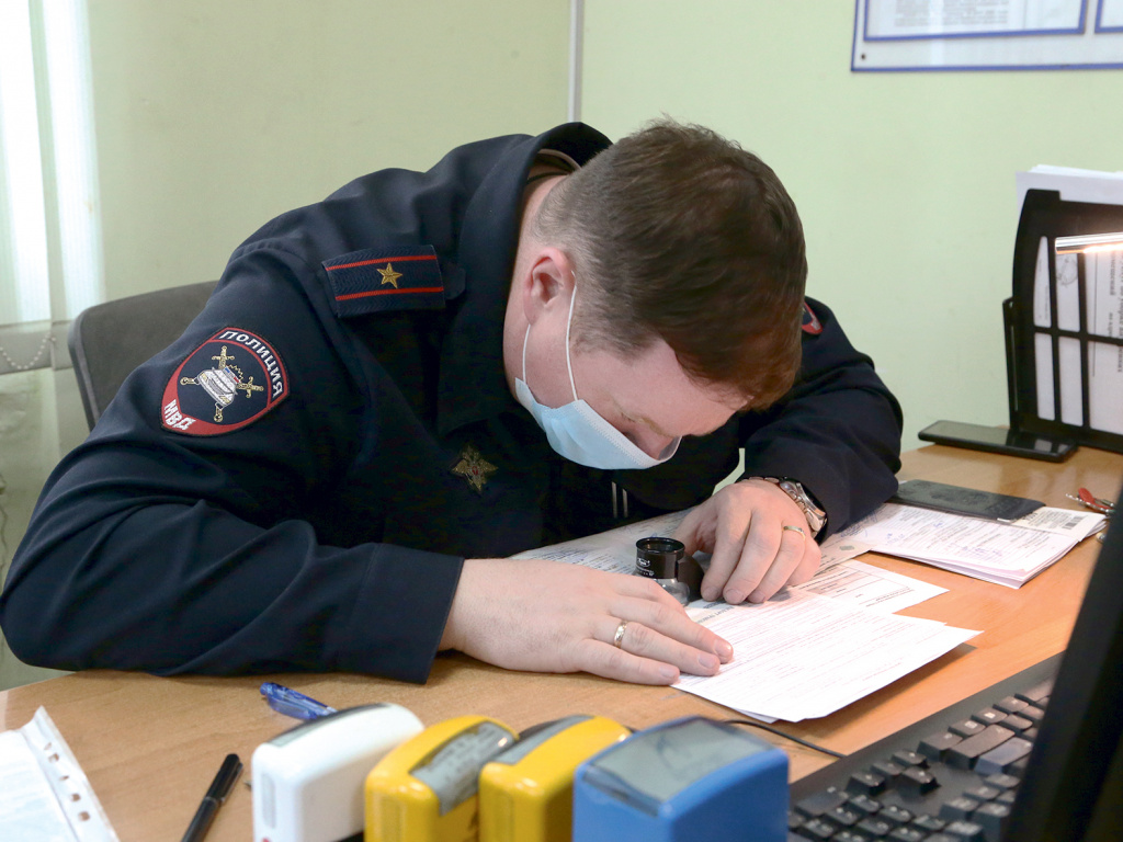Техпаспорт изучают вооружённым глазом 