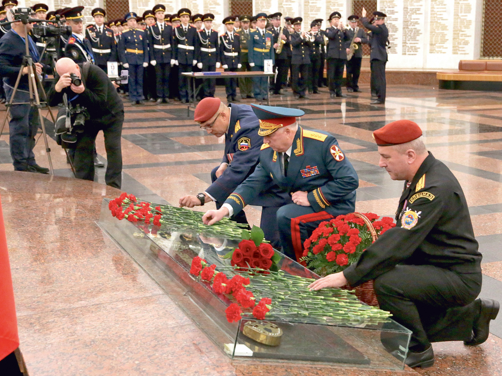 От героев - Героям