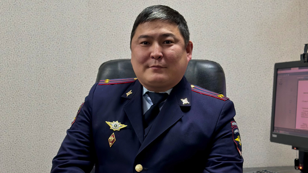 На фото: Начальник отделения МВД России по Оймяконскому району подполковник полиции Сергей Кононов