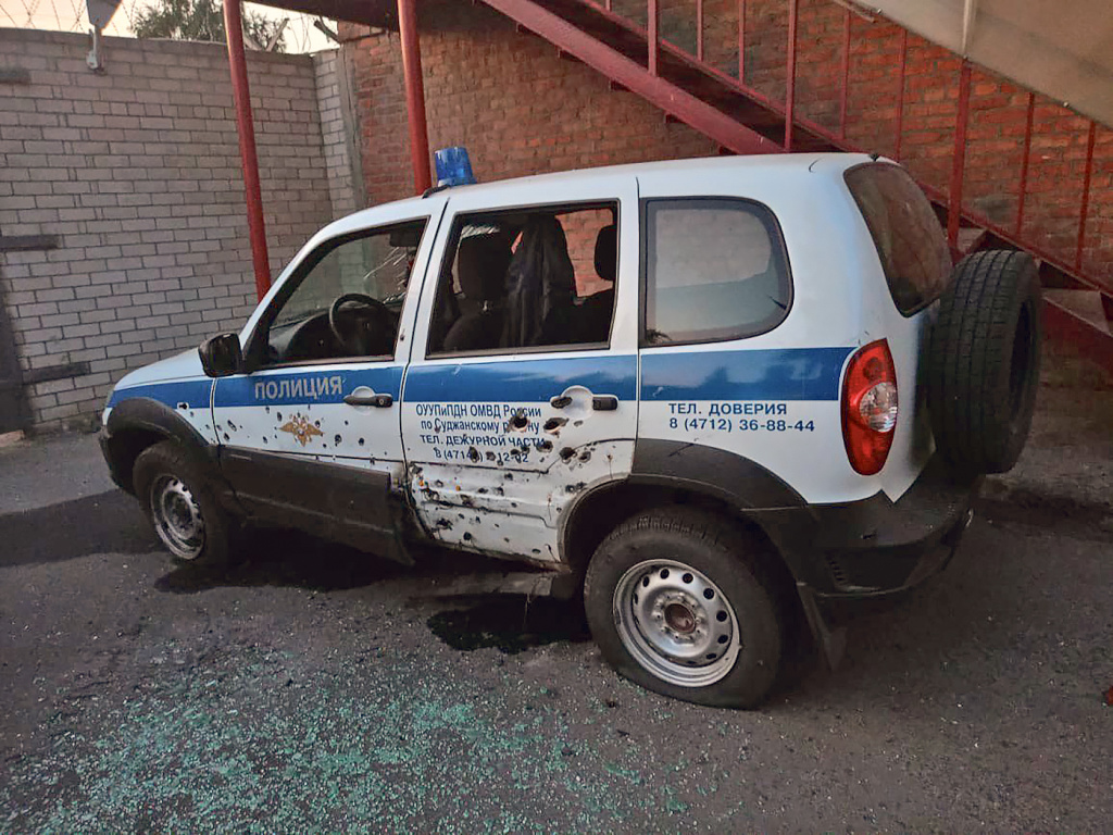 Фото: Лилии Каменевой / Служебный автомобиль, повреждённый в результате вражеской атаки в Судже