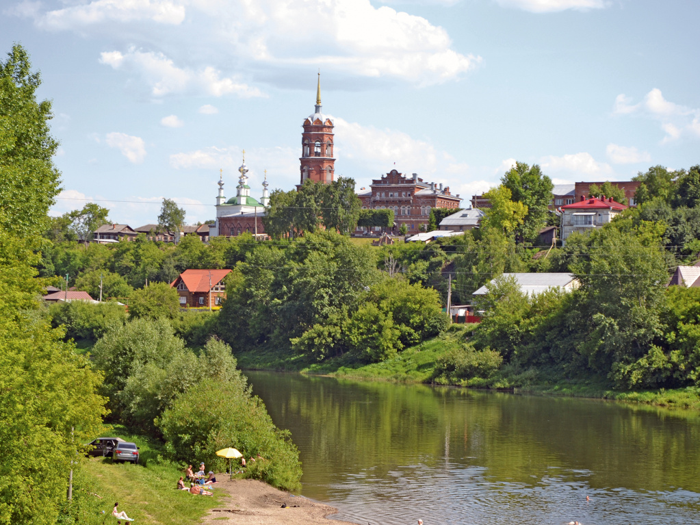 Рома и его новая семья проживают в небольшом городке Кунгуре